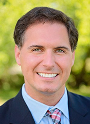 headshot of Dr. Pasiewicz